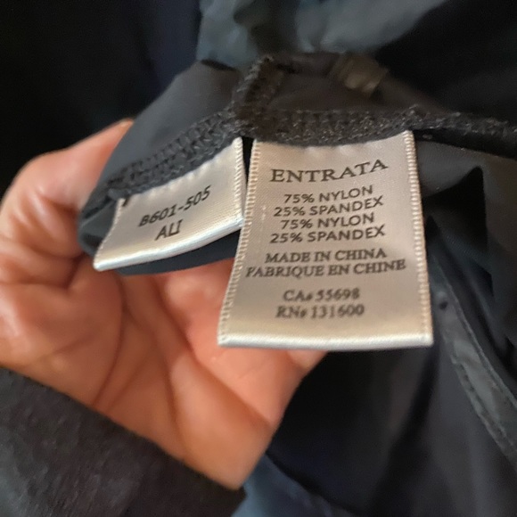 - Black light weight jacket by Entrata  (M) - Picture 2 of 4